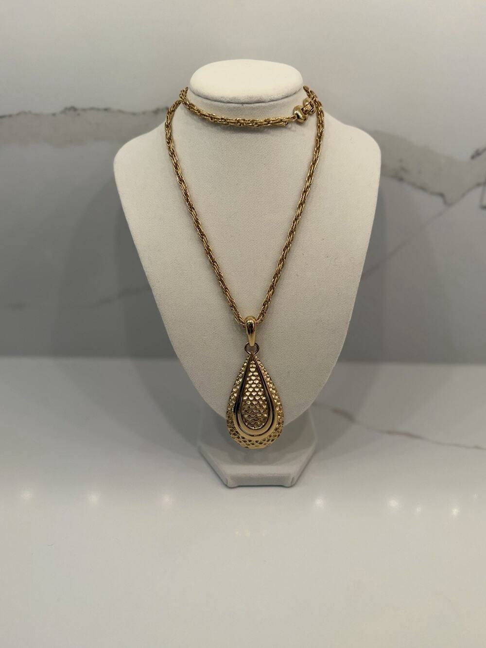 Vintage Monet Gold Tone Teardrop Pendant Necklace Fish Scale Textured 26”